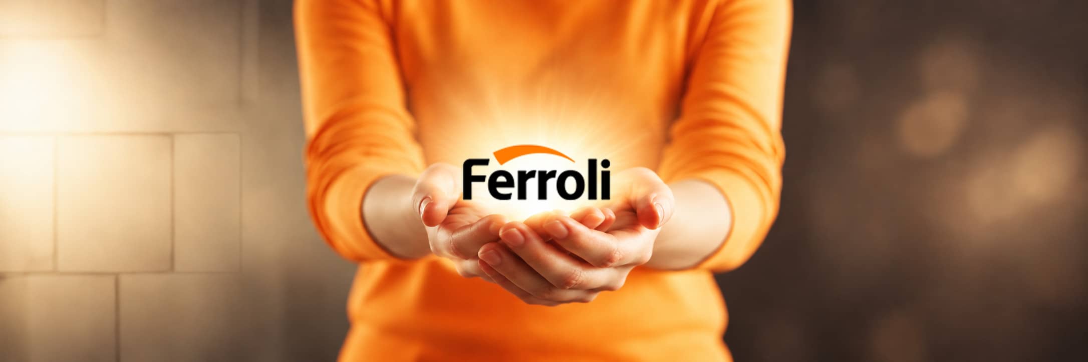 mujer con nuevo logo ferroli